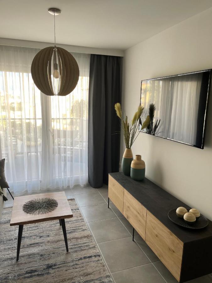 Sunny Apartment In Denia With Outdoor Swimming Pool And Garage Parking Place Included, 300M From The Sandy Beach エクステリア 写真